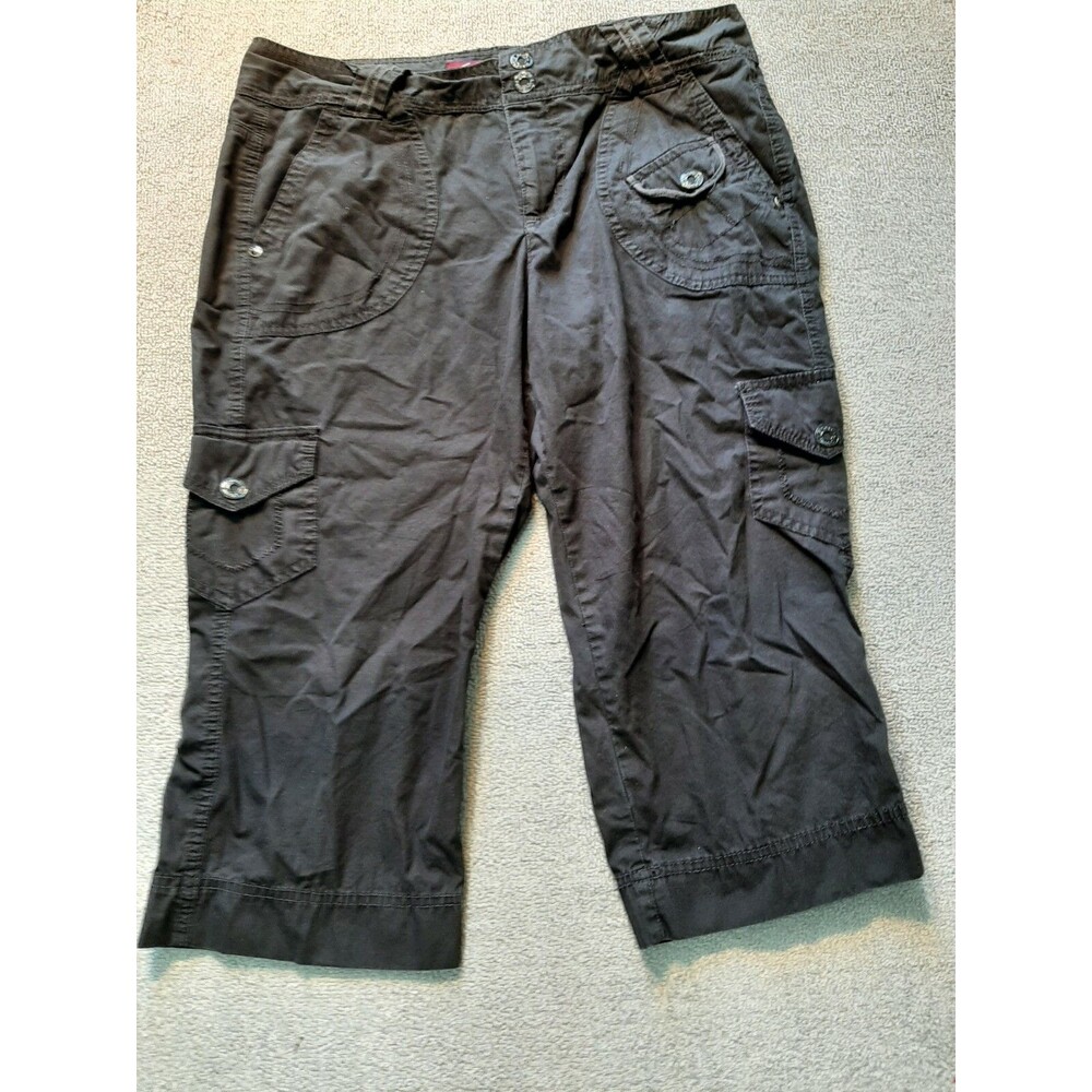 Gloria Vanderbilt Capris Pants Size 6  P petite Black